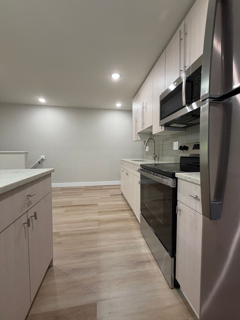 Philadelphia Apartment: 110 S 58th St