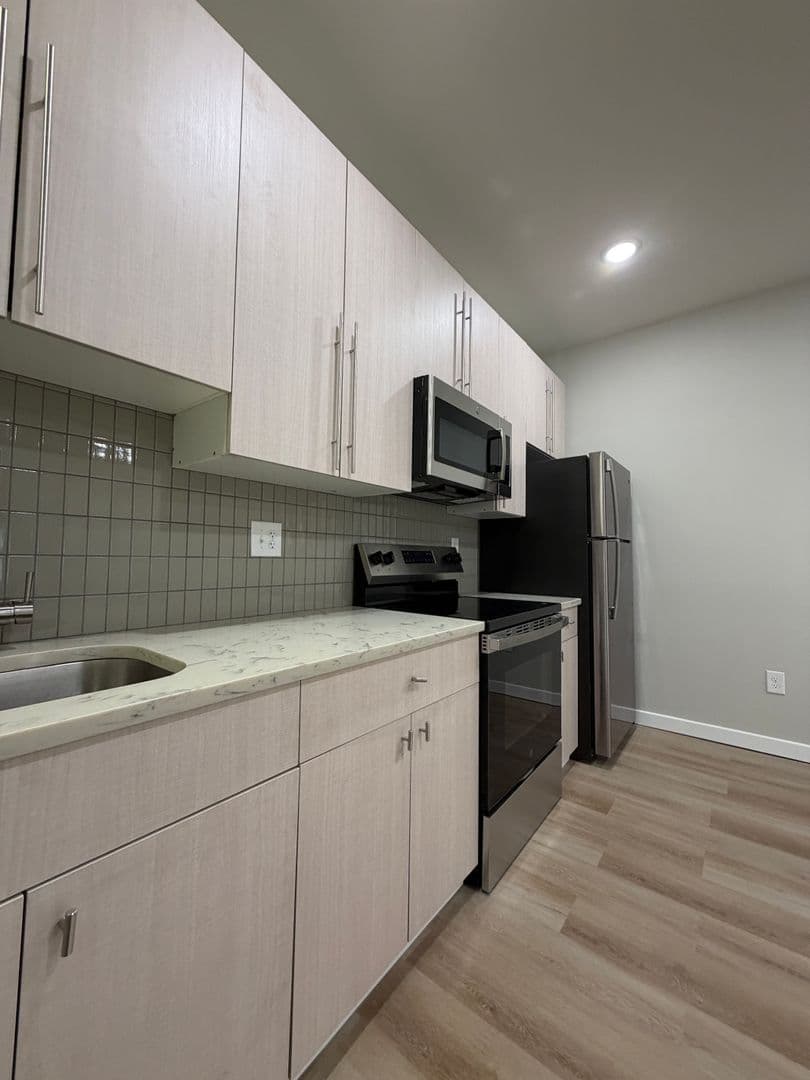 Philadelphia Apartment: 110 S 58th St