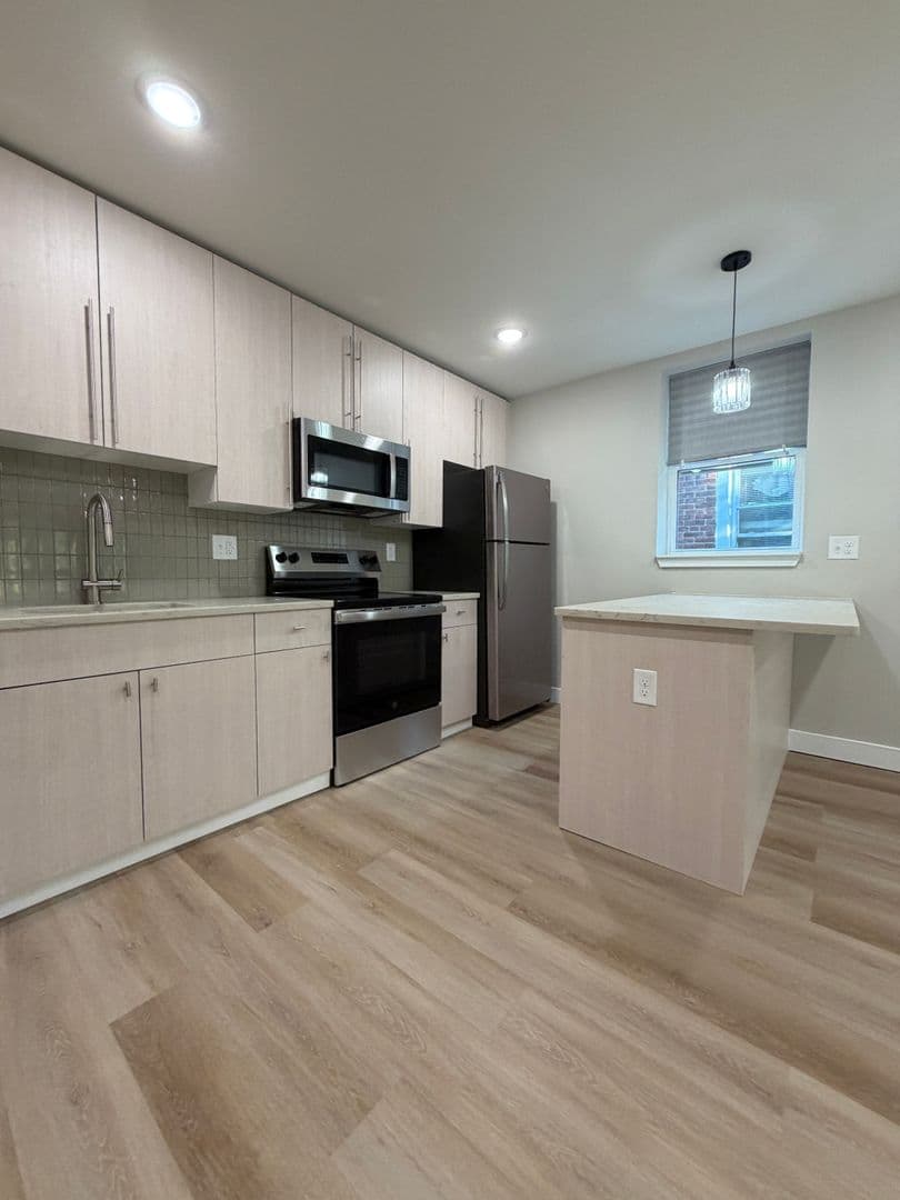 Philadelphia Apartment: 110 S 58th St