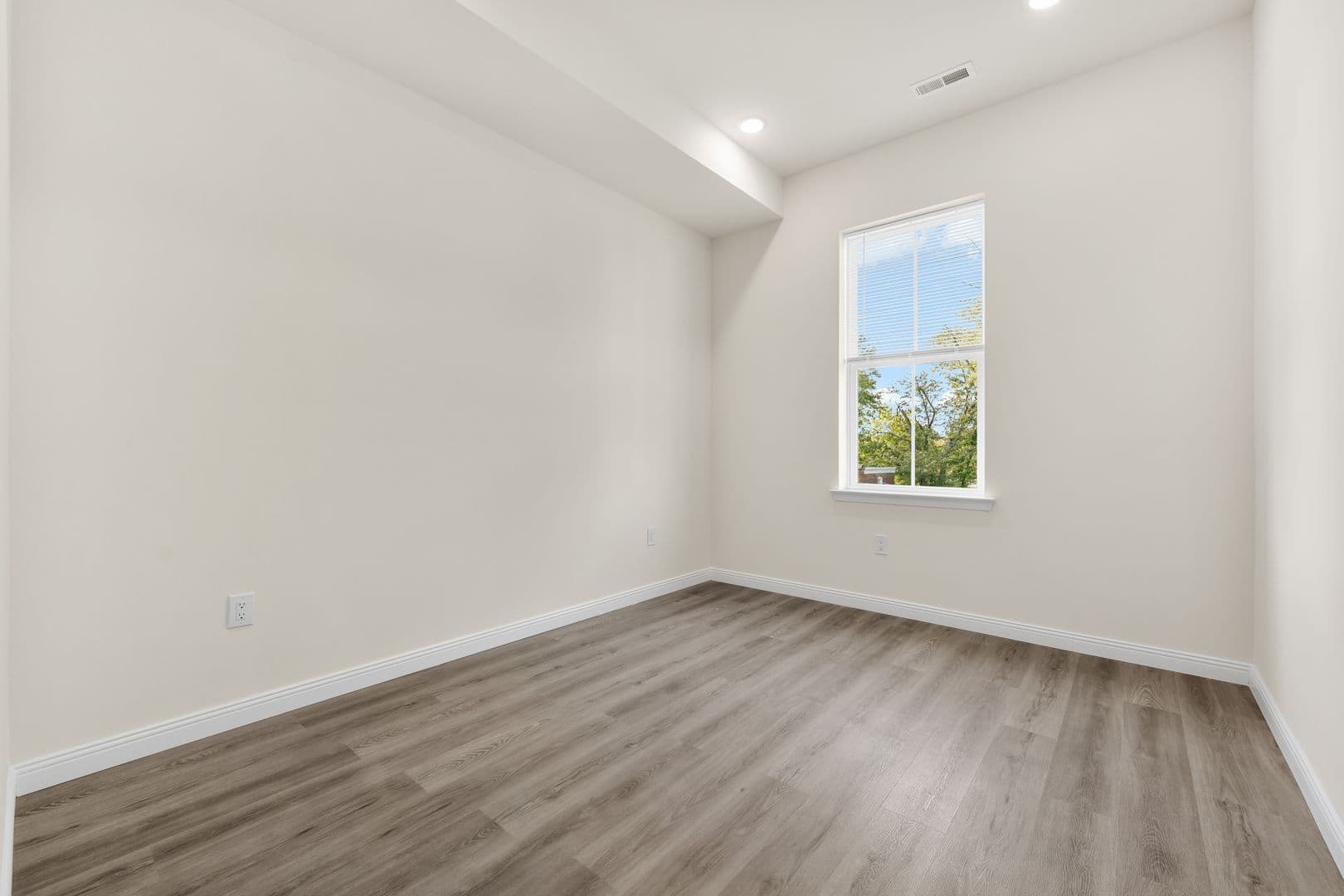 Philadelphia Apartment: 7513 Dicks Ave