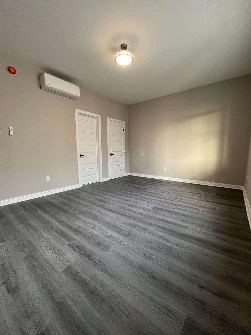 Ventnor City Apartment: 101 S Victoria Ave