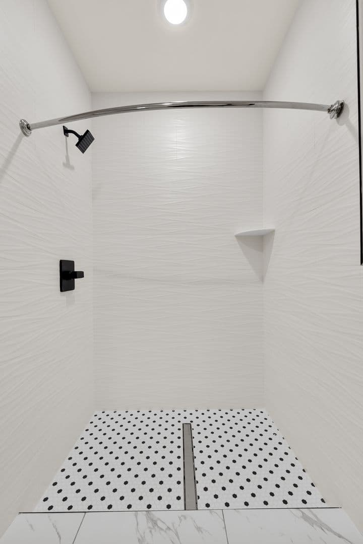 Philadelphia Apartment: 7513 Dicks Ave