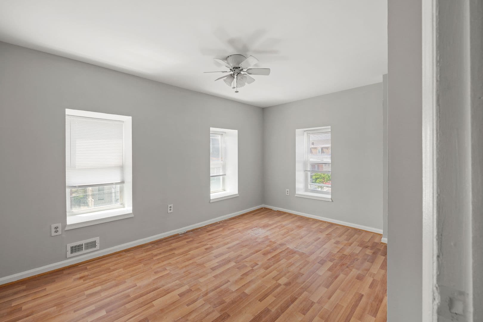Philadelphia Apartment: 4831 Longshore Ave