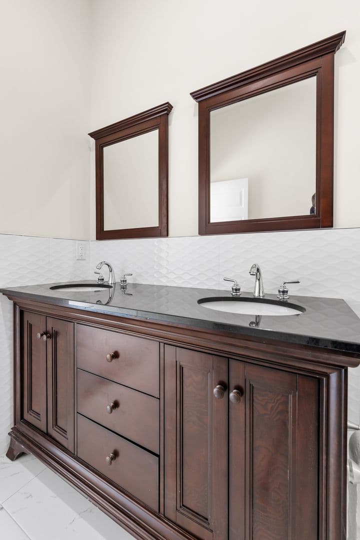 Philadelphia Apartment: 7513 Dicks Ave
