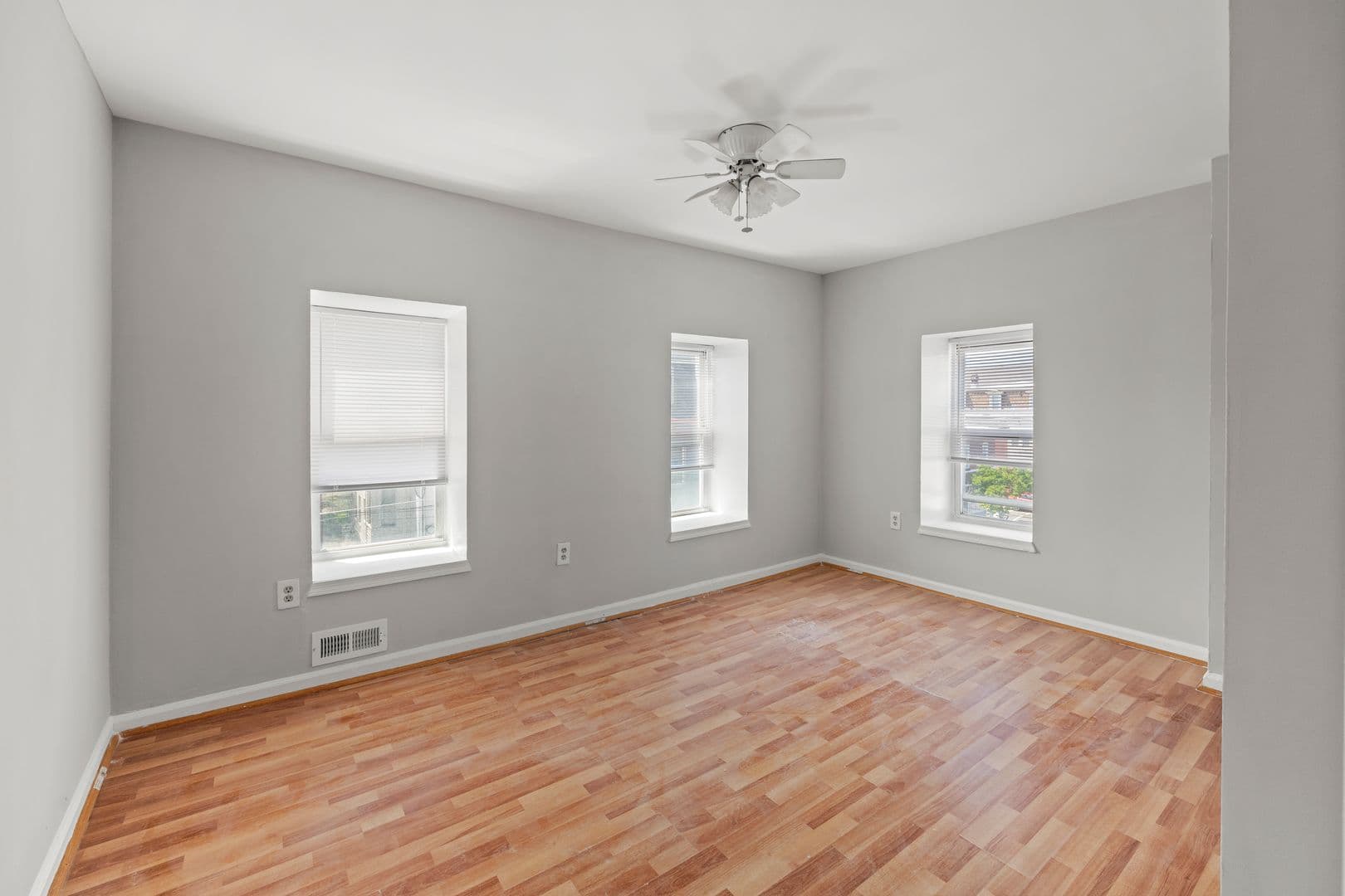 Philadelphia Apartment: 4831 Longshore Ave