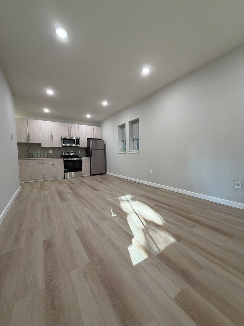 Philadelphia Apartment: 110 S 58th St