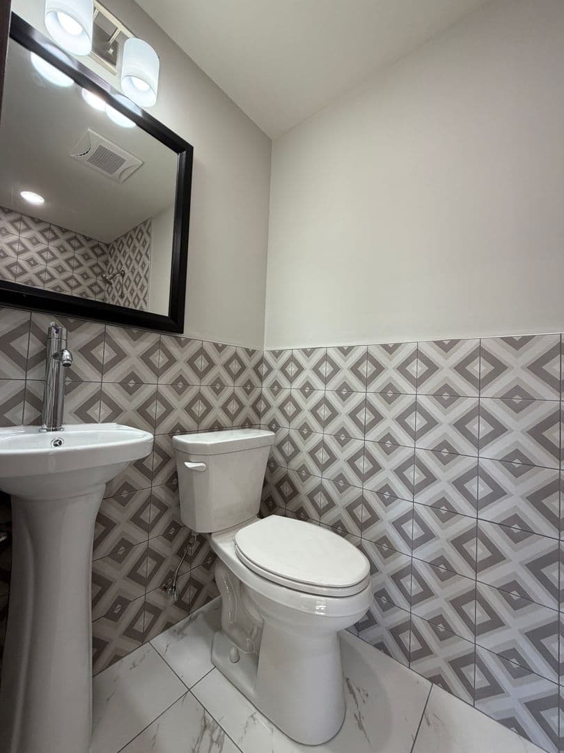 Philadelphia House: 5043 Chestnut St