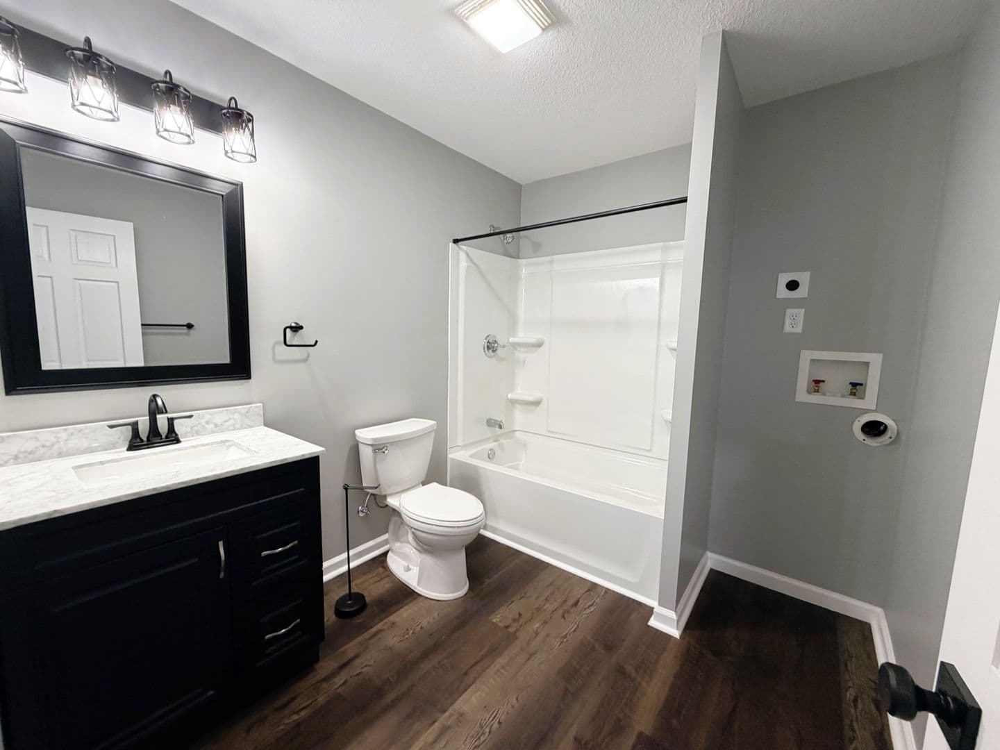 Terre Haute Apartment: 681 Swan Street