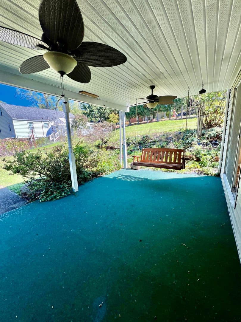 Morgantown House: 544 Melrose Street