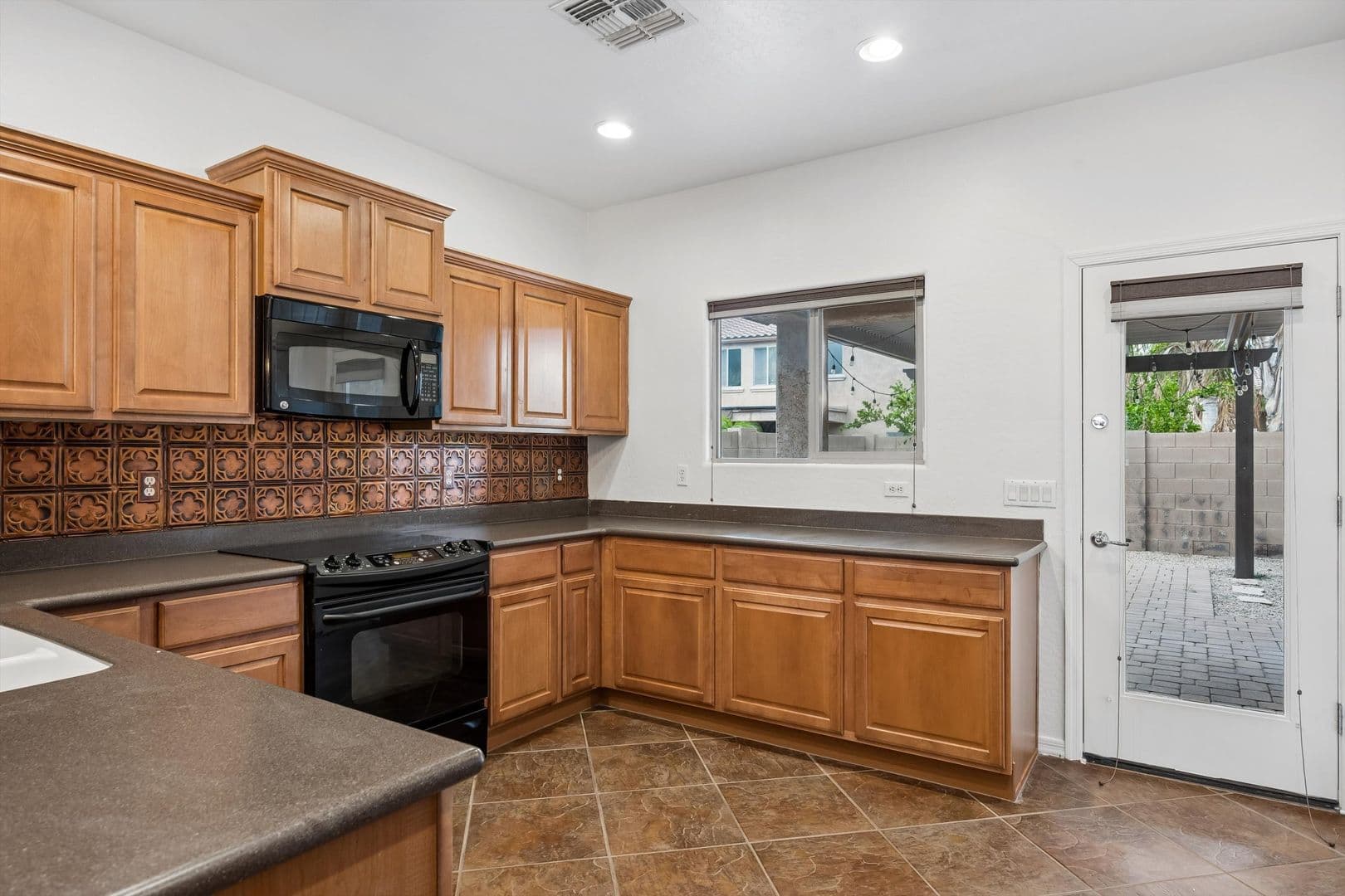 Mesa House: 11130 E Serafina Ave