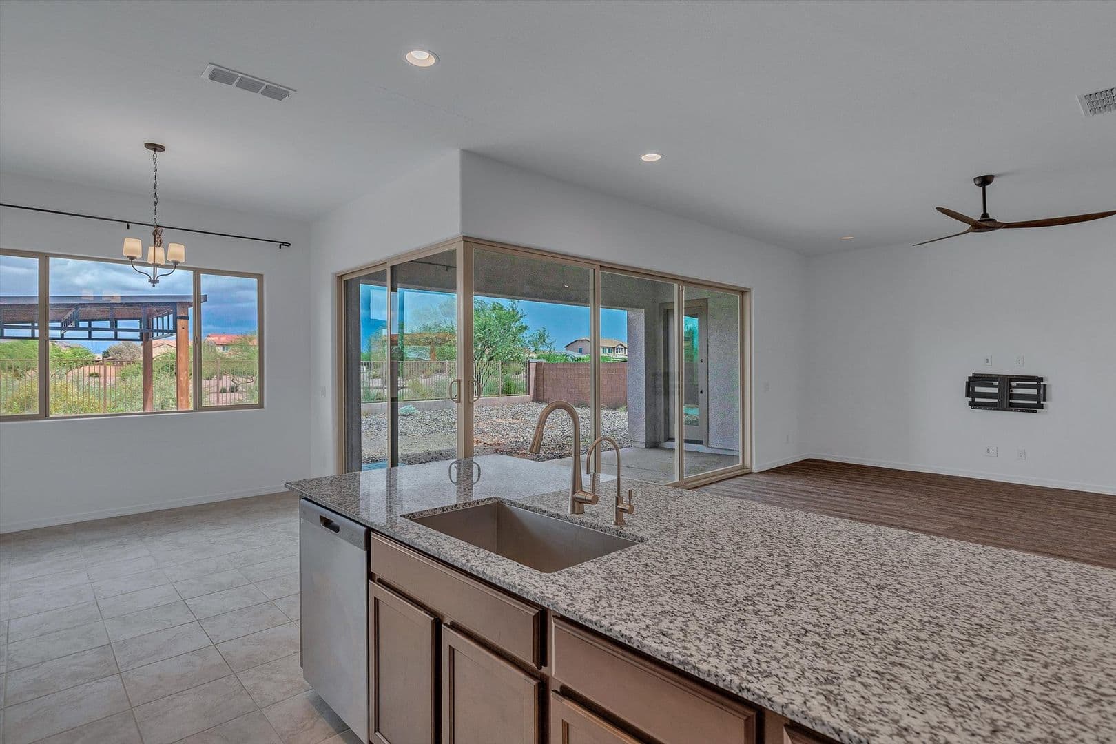 Mesa House: 10818 E Telsa Ave