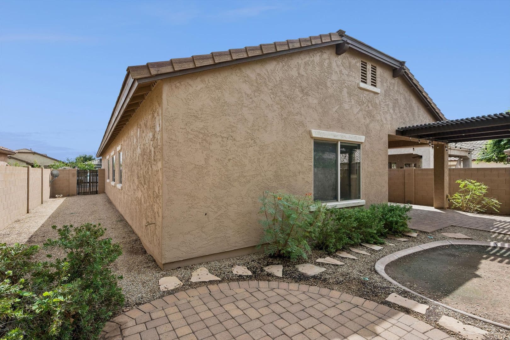 Mesa House: 11130 E Serafina Ave