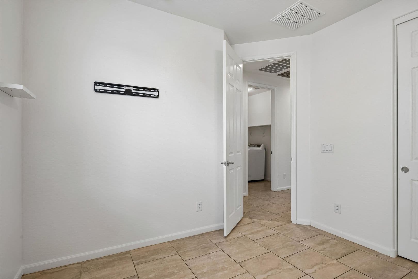 Mesa House: 10517 E Sebring Ave