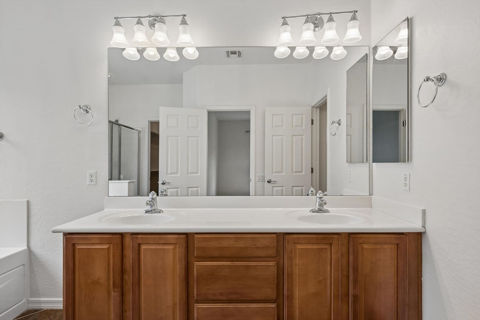 Mesa House: 11130 E Serafina Ave