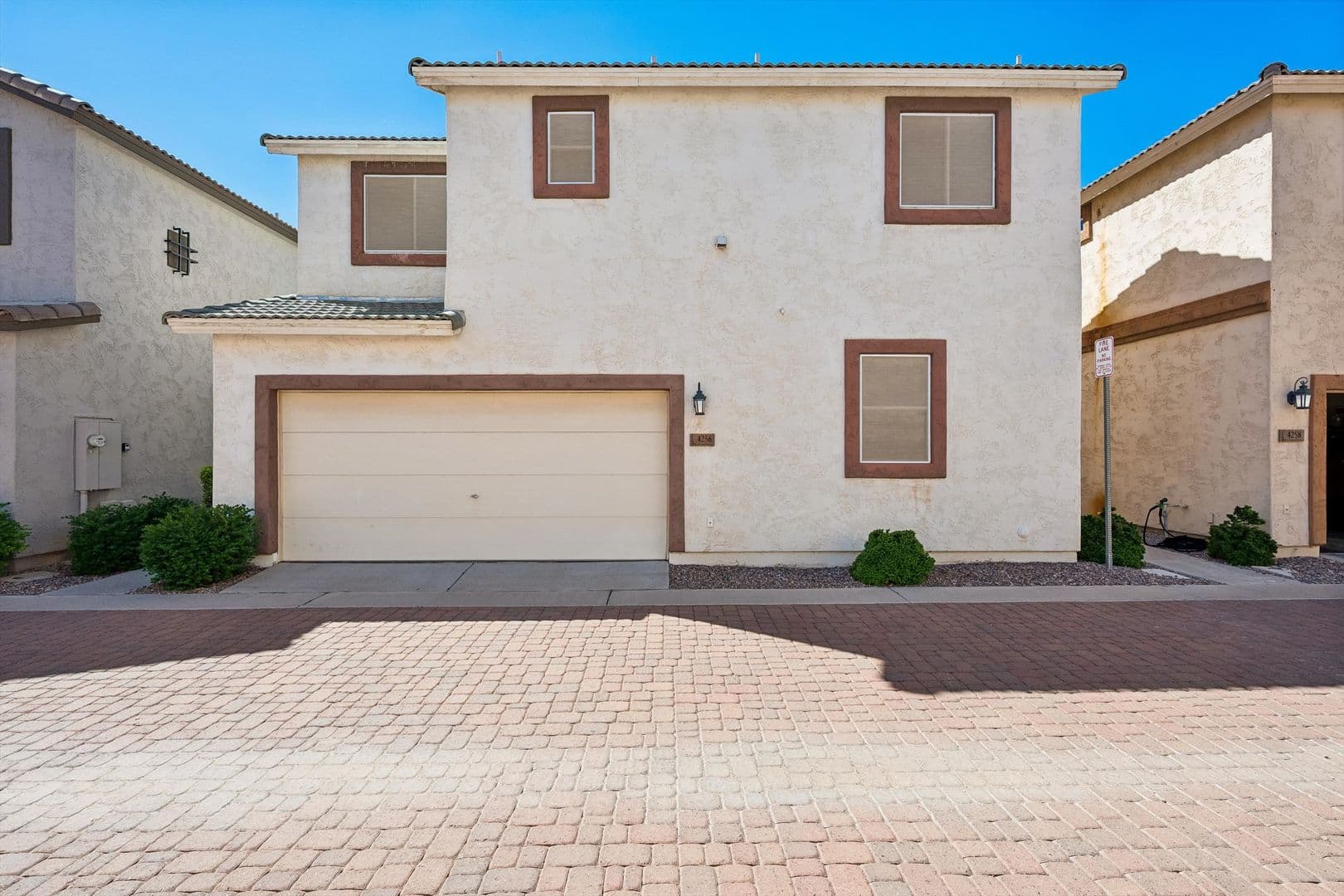 Gilbert House: 4256 E Carla Vista Dr