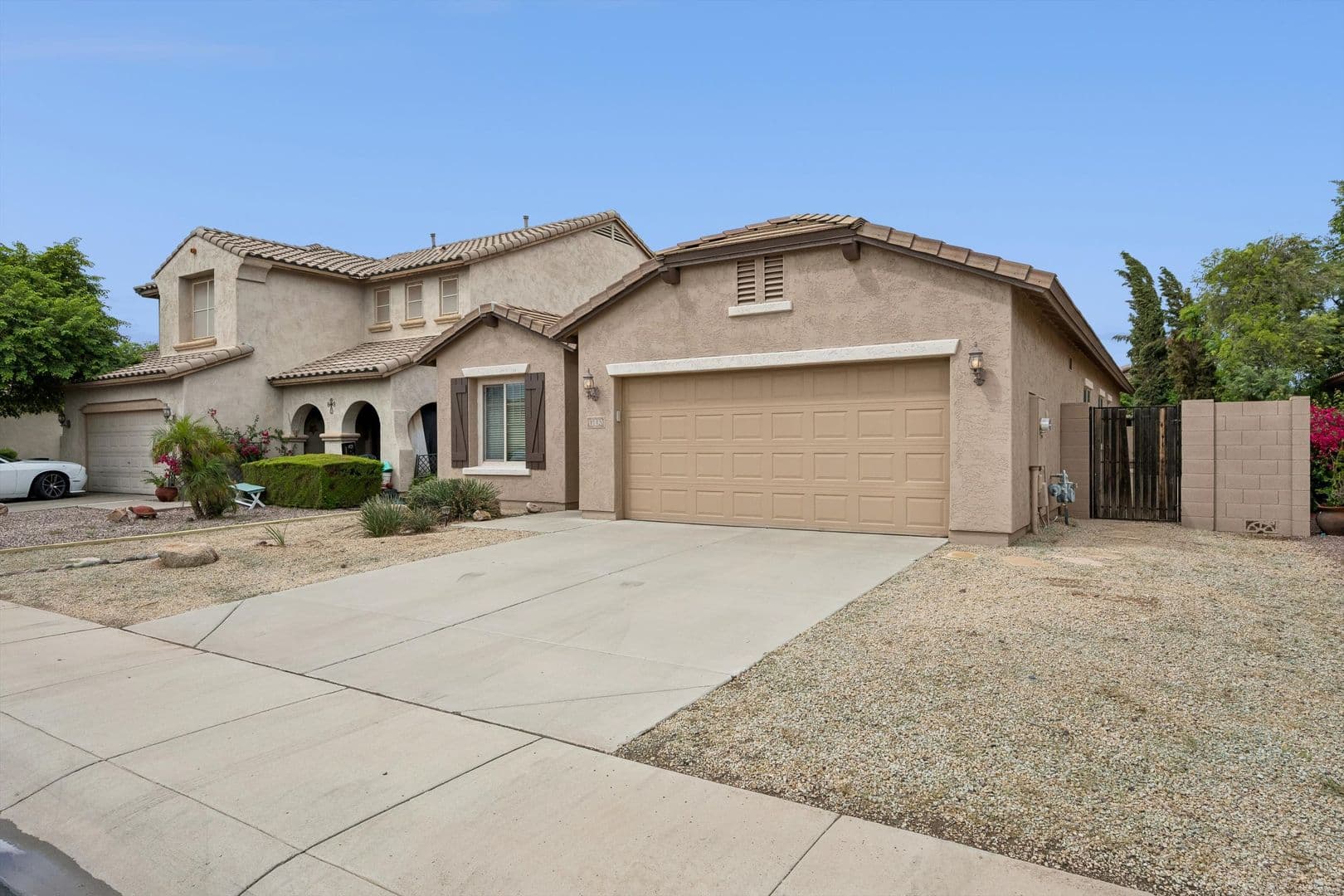 Mesa House: 11130 E Serafina Ave