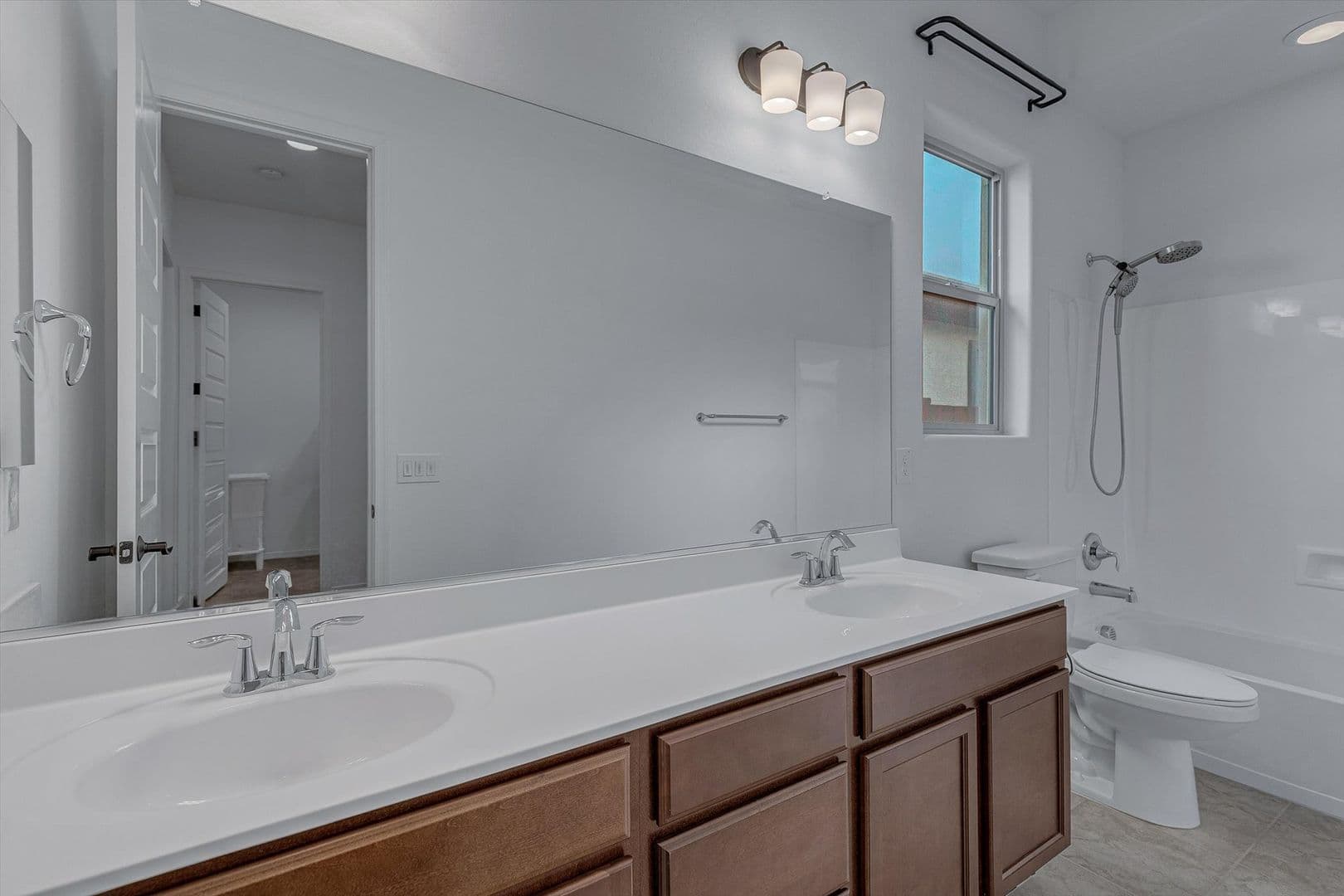 Mesa House: 10818 E Telsa Ave