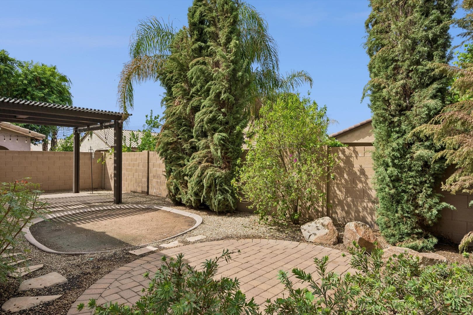 Mesa House: 11130 E Serafina Ave