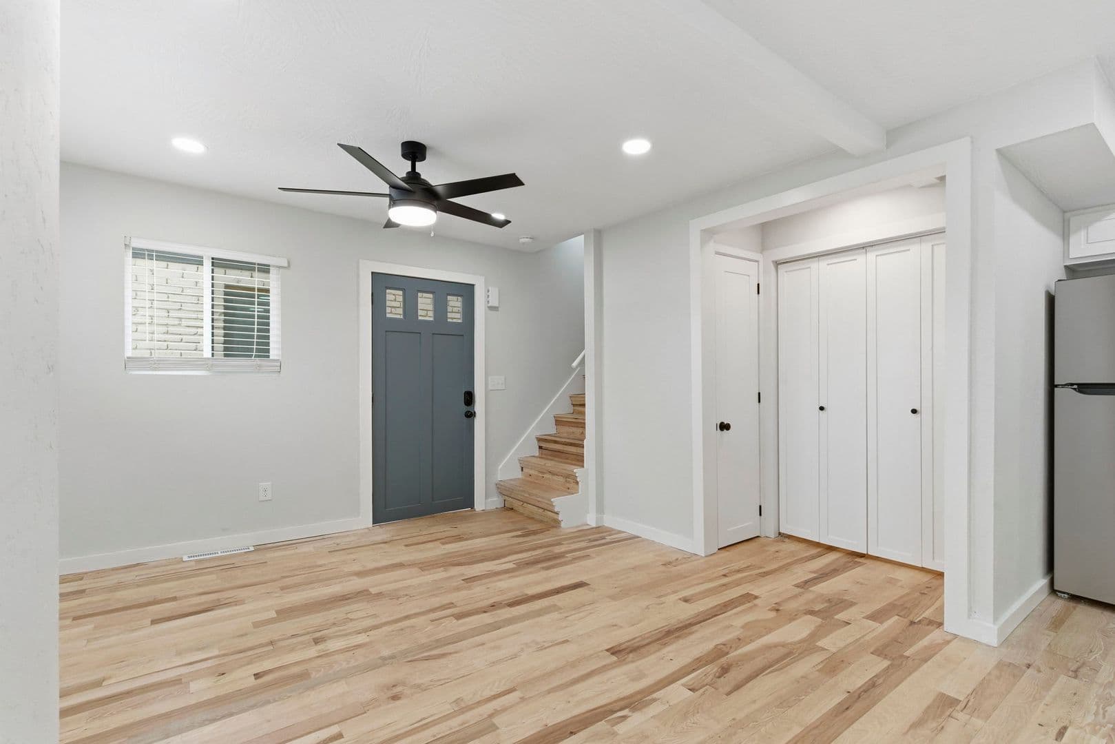 Springfield Apartment: 2831 E University