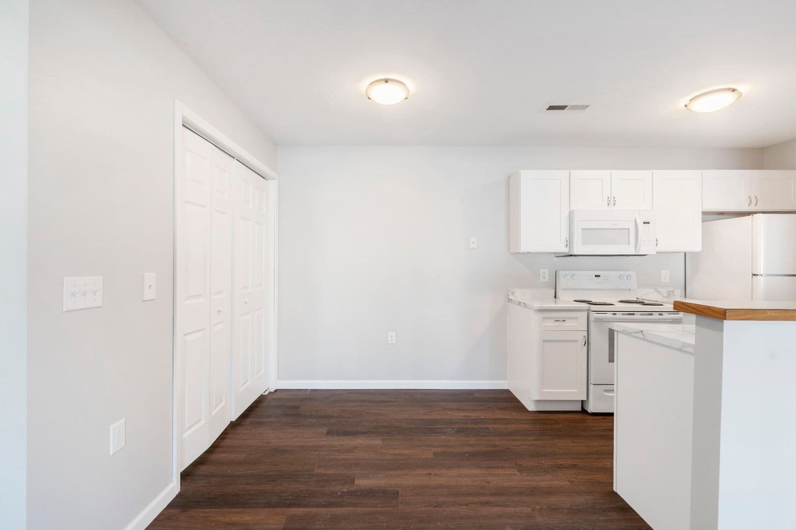 Ozark Apartment: 2009 Southfork Dr
