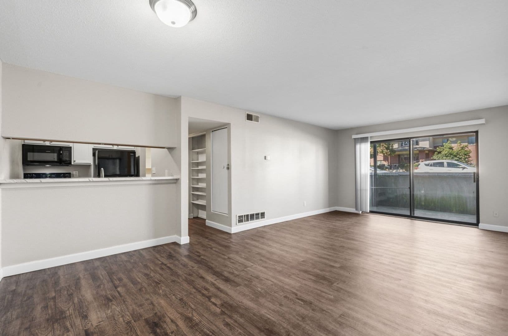 Springfield Apartment: 1010 E Elm St