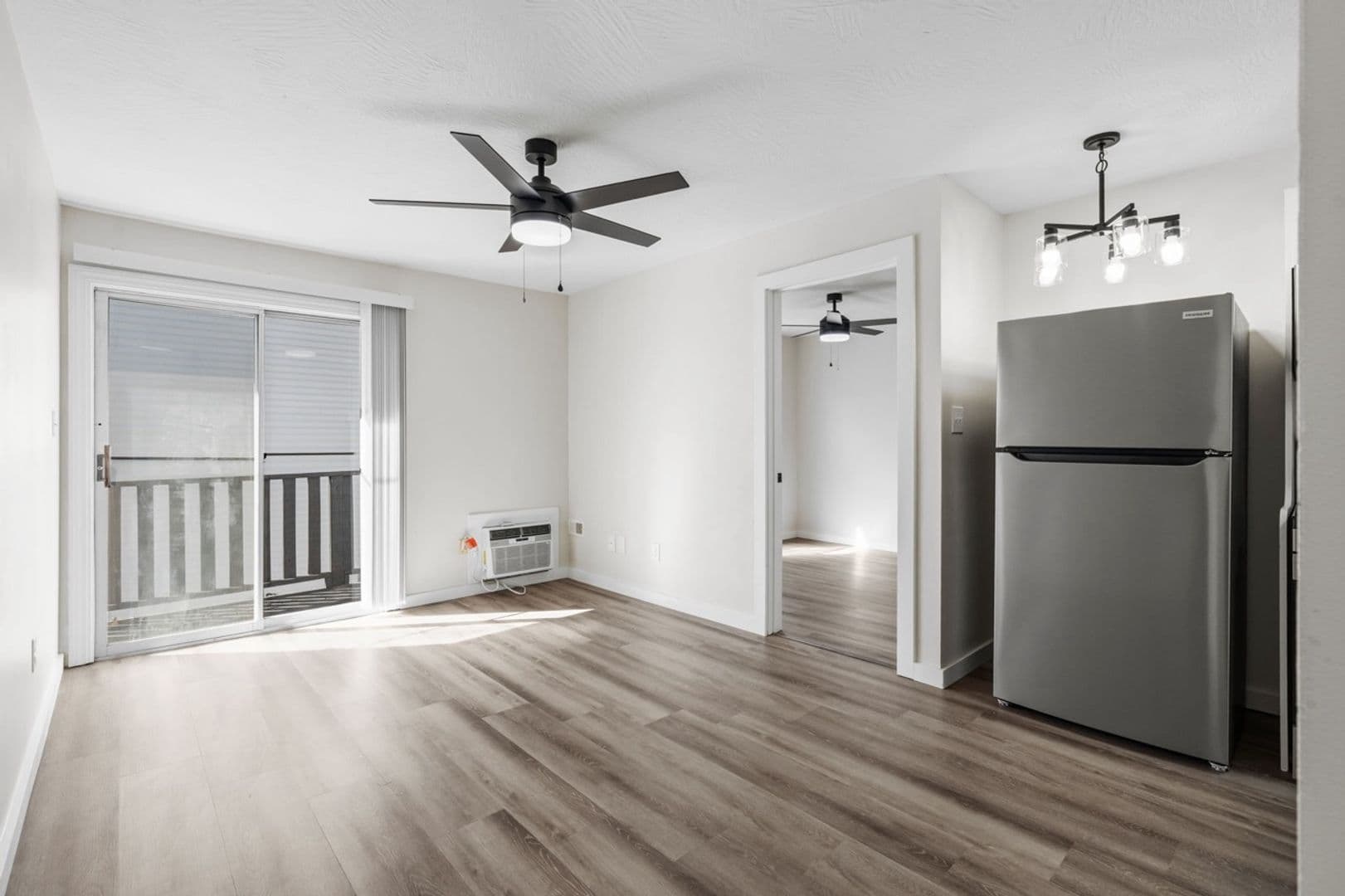 Springfield Apartment: 1015 E Walnut St