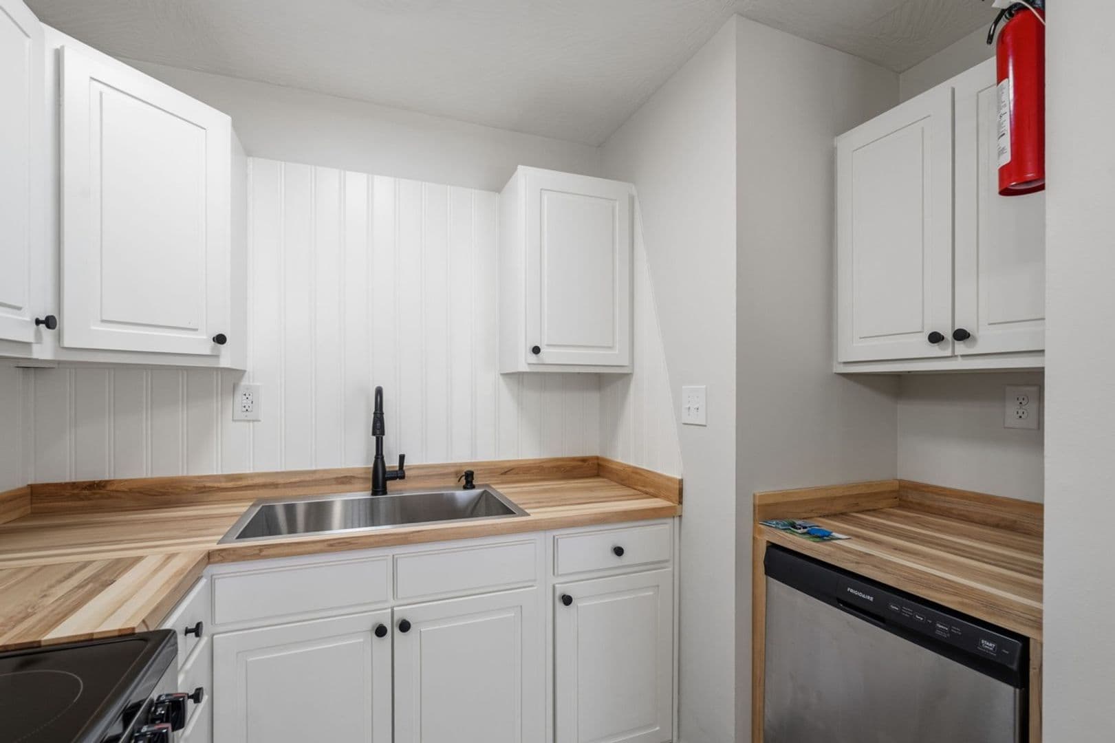 Springfield Apartment: 1015 E Walnut St