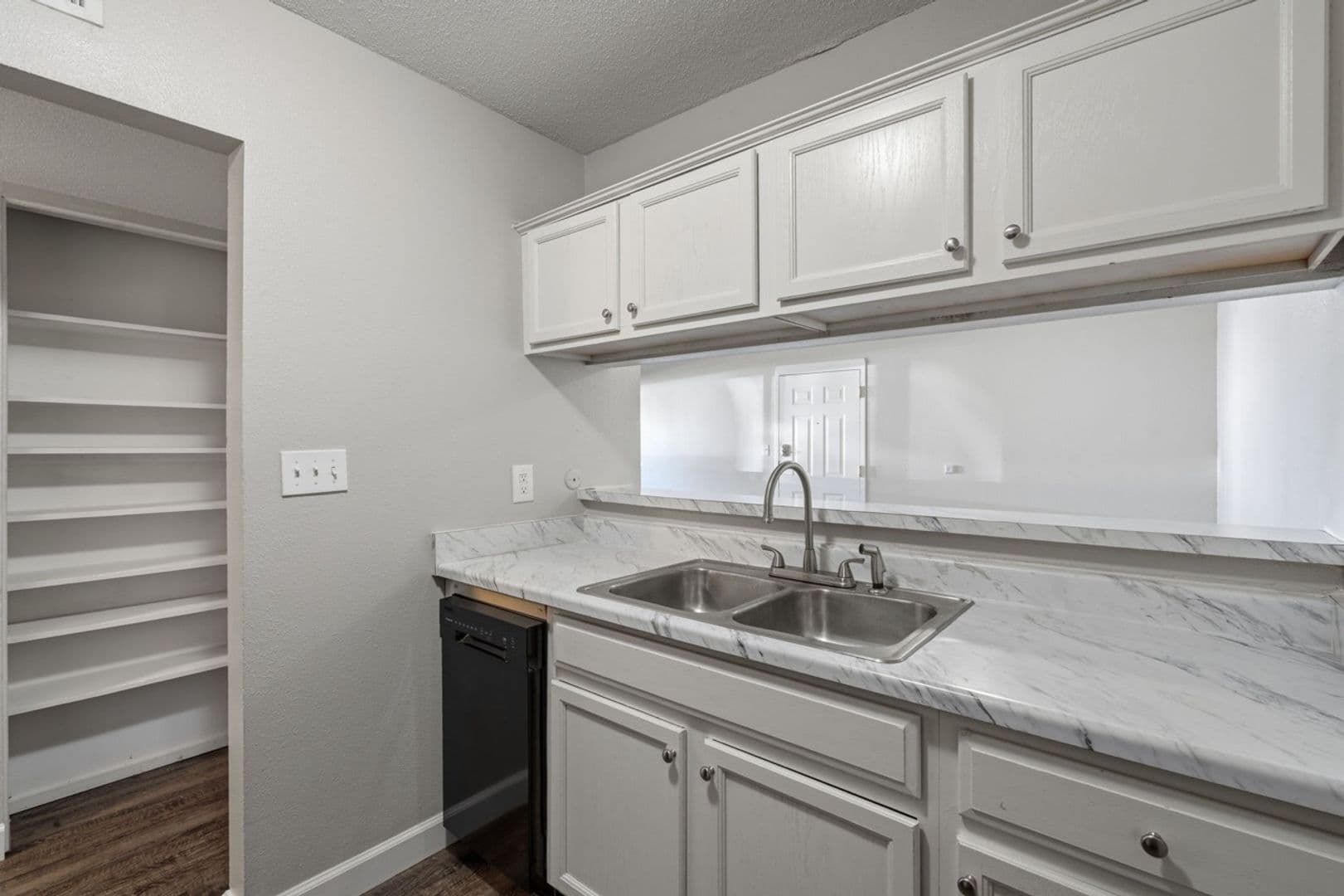 Springfield Apartment: 1010 E Elm St