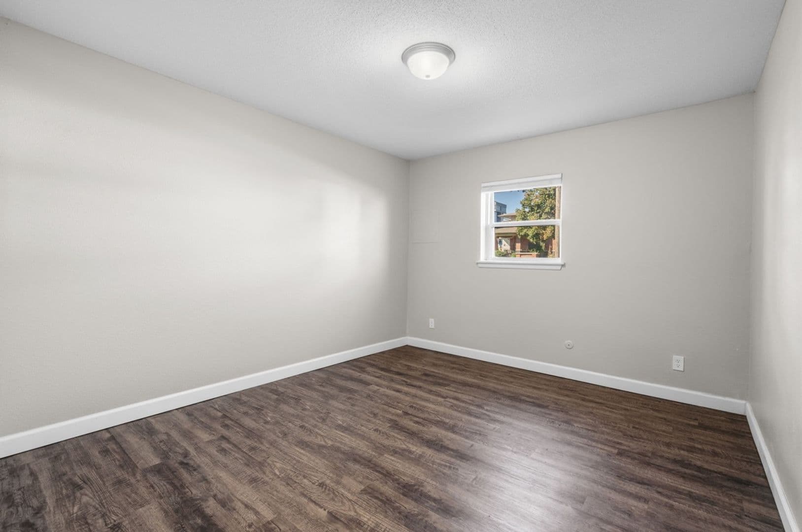 Springfield Apartment: 1010 E Elm St