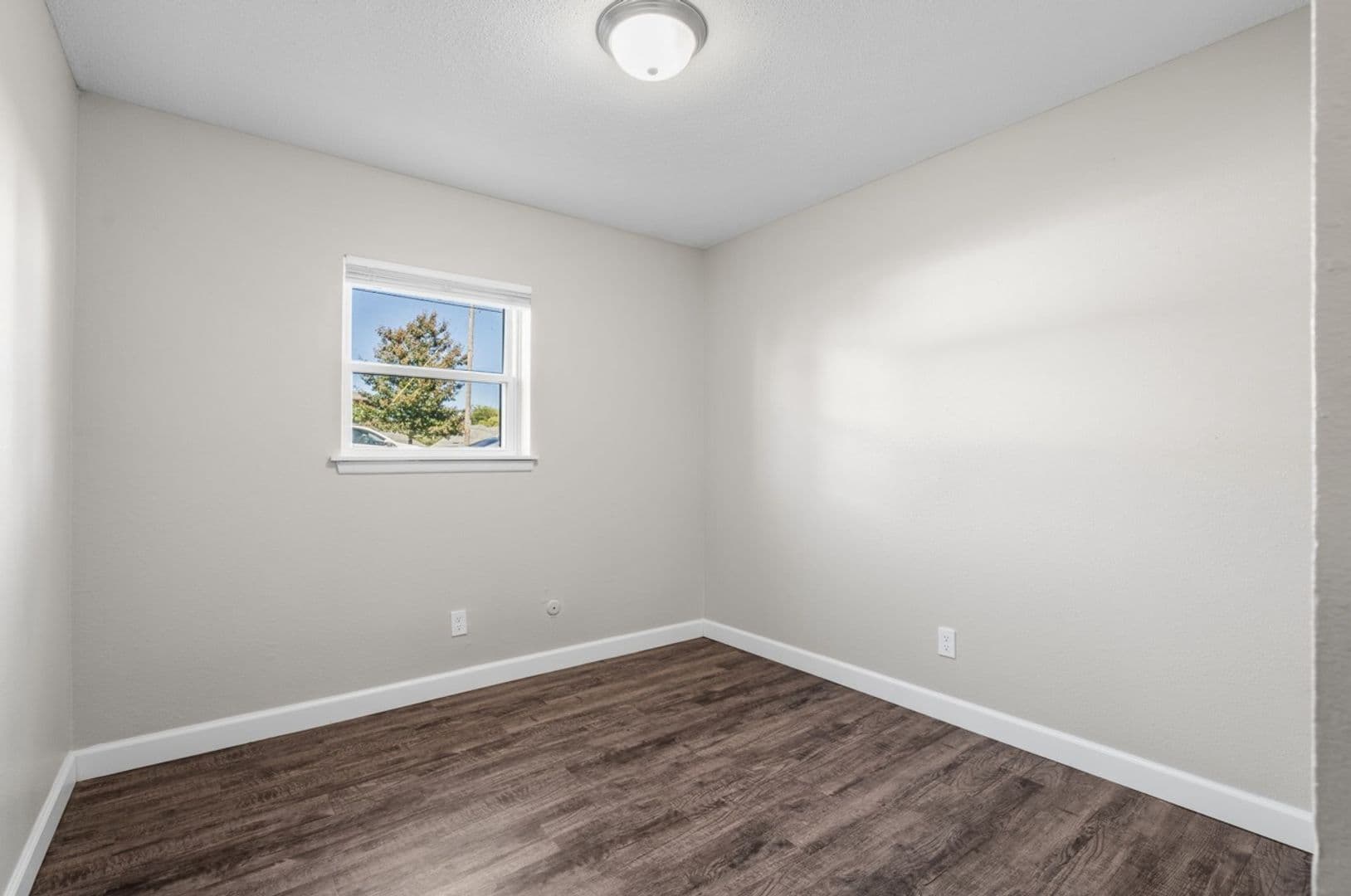 Springfield Apartment: 1010 E Elm St