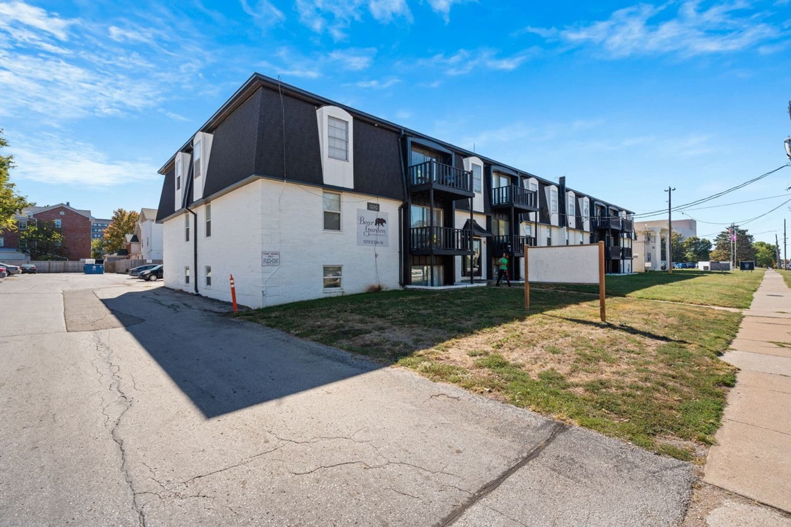 Springfield Apartment: 1010 E Elm St