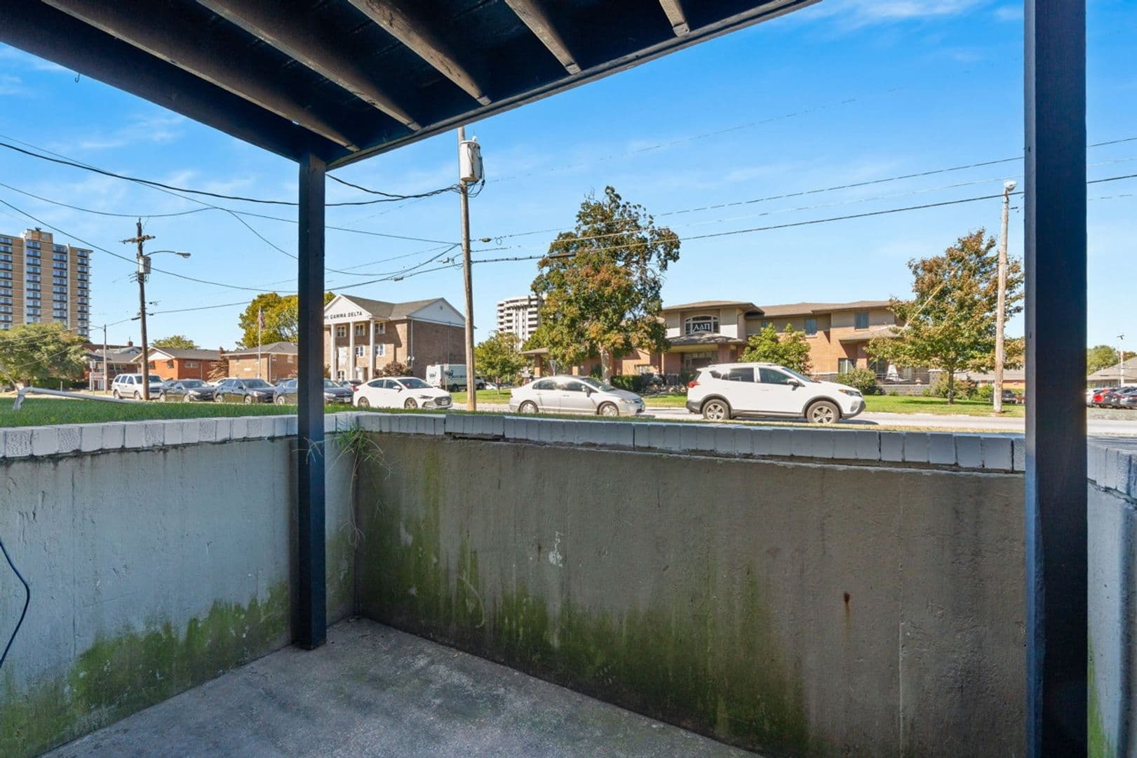 Springfield Apartment: 1010 E Elm St