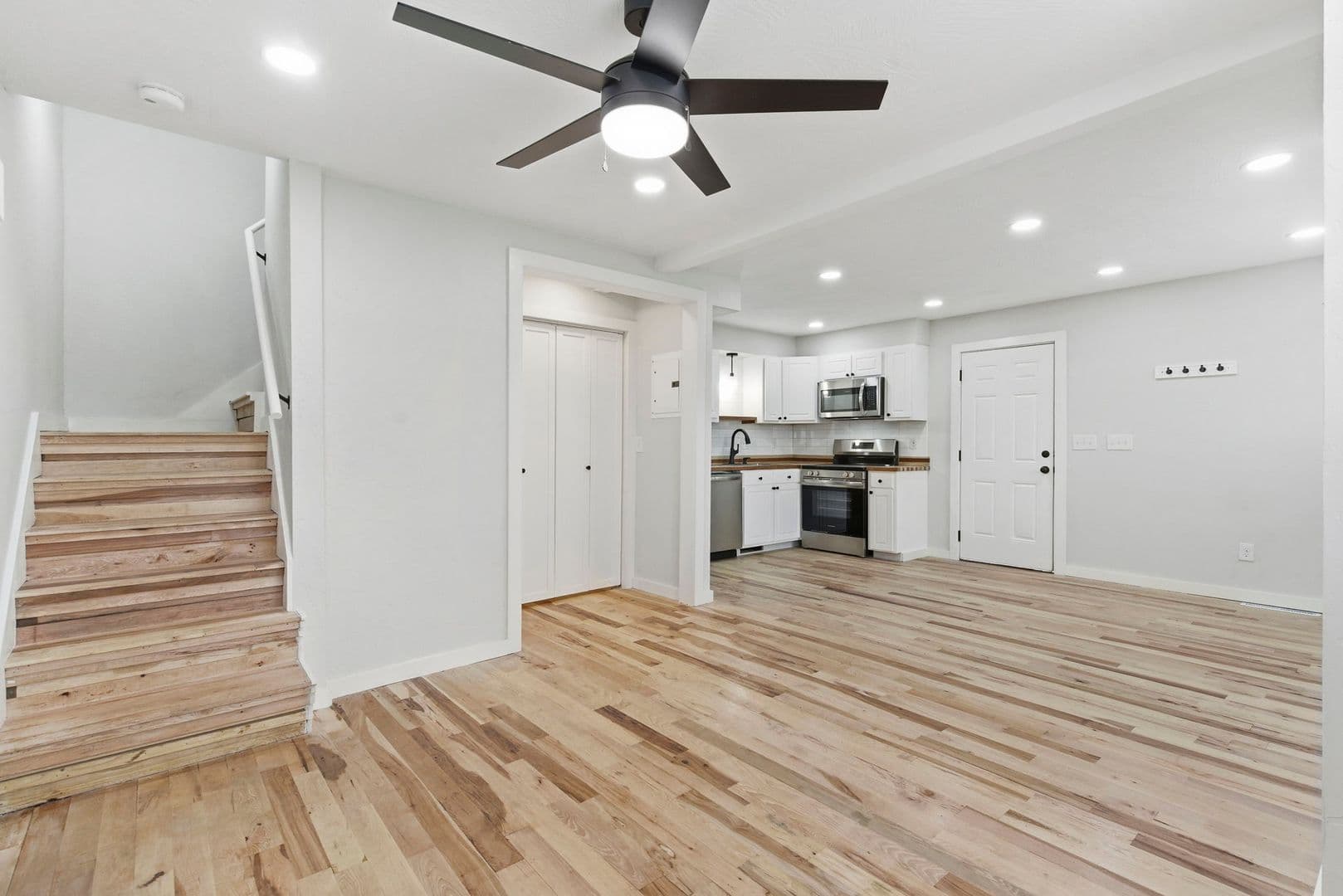 Springfield Apartment: 2831 E University