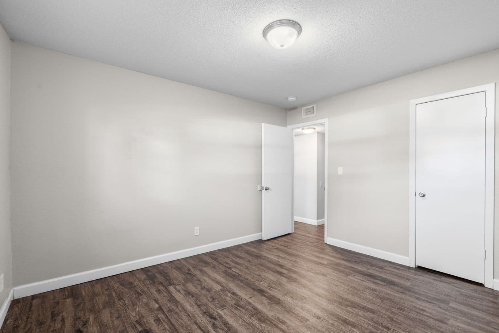 Springfield Apartment: 1010 E Elm St