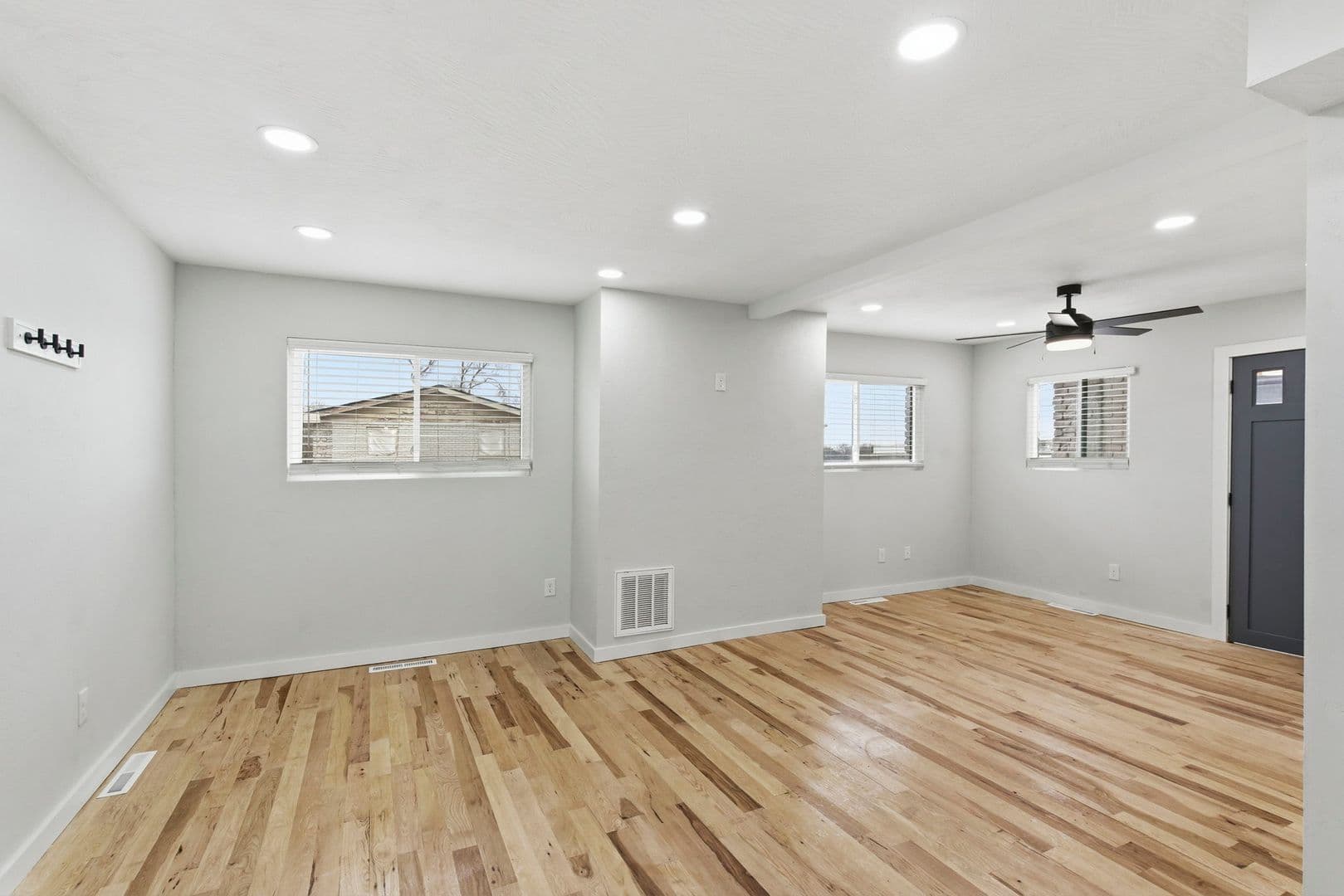 Springfield Apartment: 2831 E University