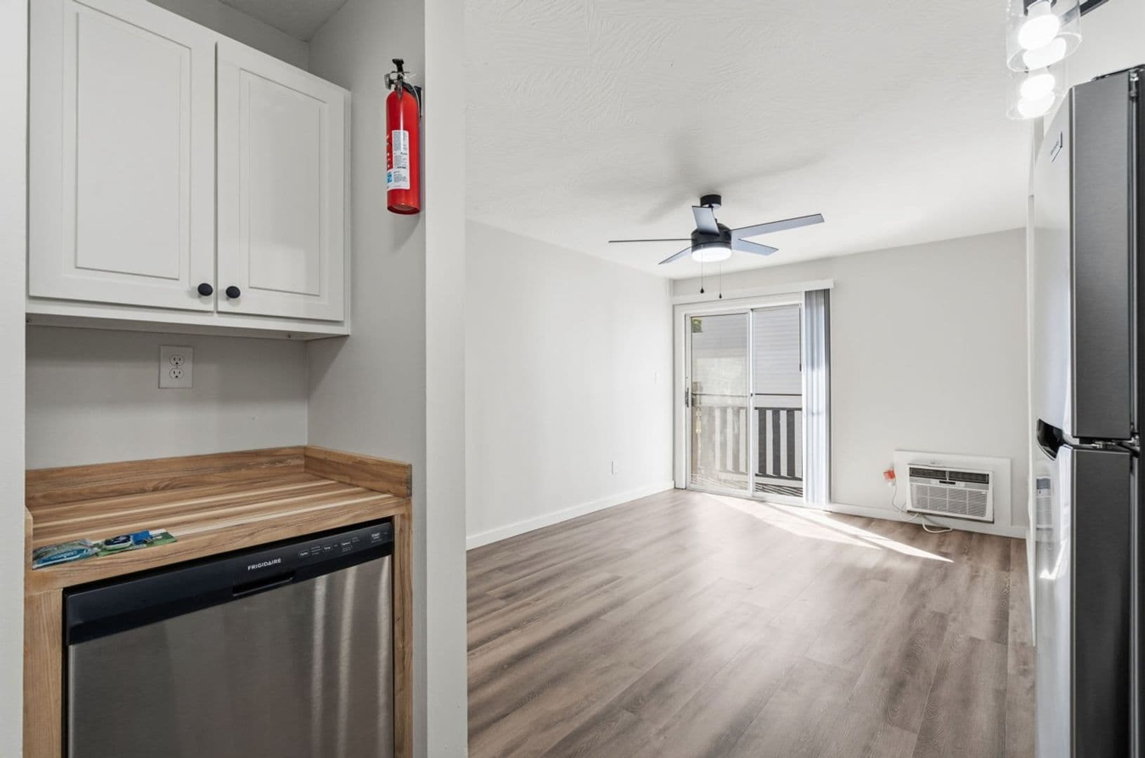Springfield Apartment: 1015 E Walnut St