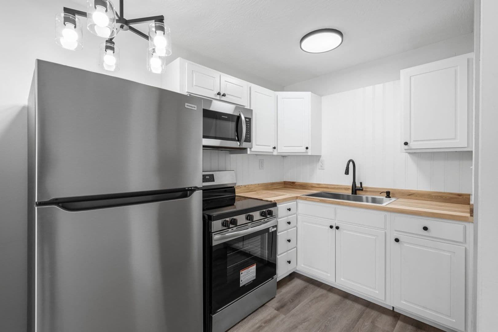 Springfield Apartment: 1015 E Walnut St