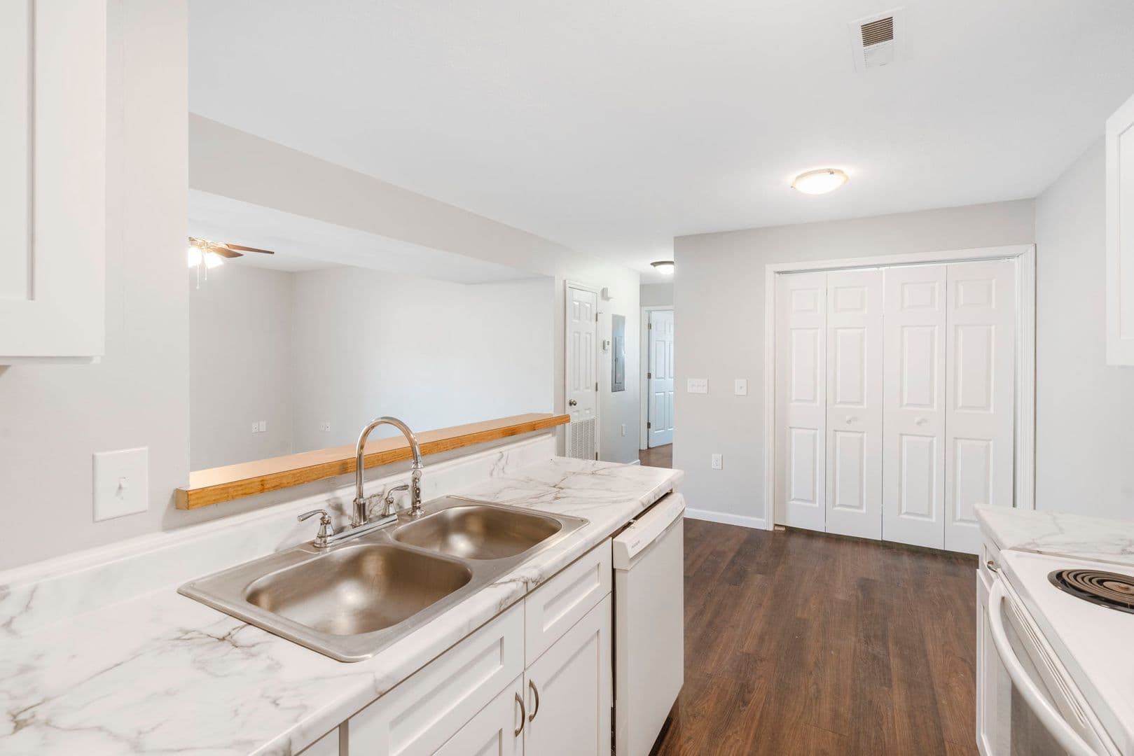 Ozark Apartment: 2009 Southfork Dr