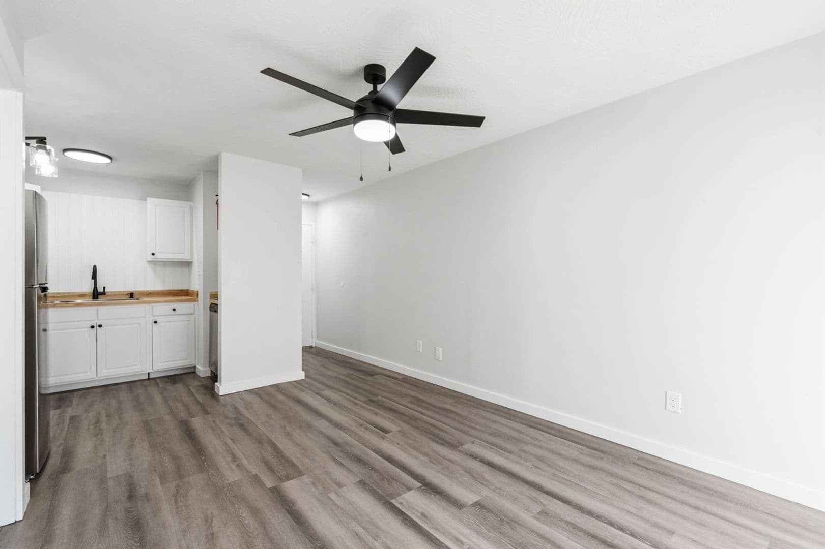 Springfield Apartment: 1015 E Walnut St