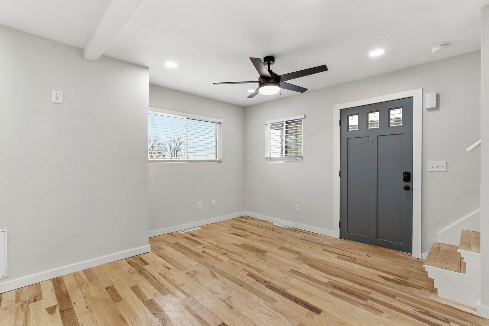 Springfield Apartment: 2831 E University