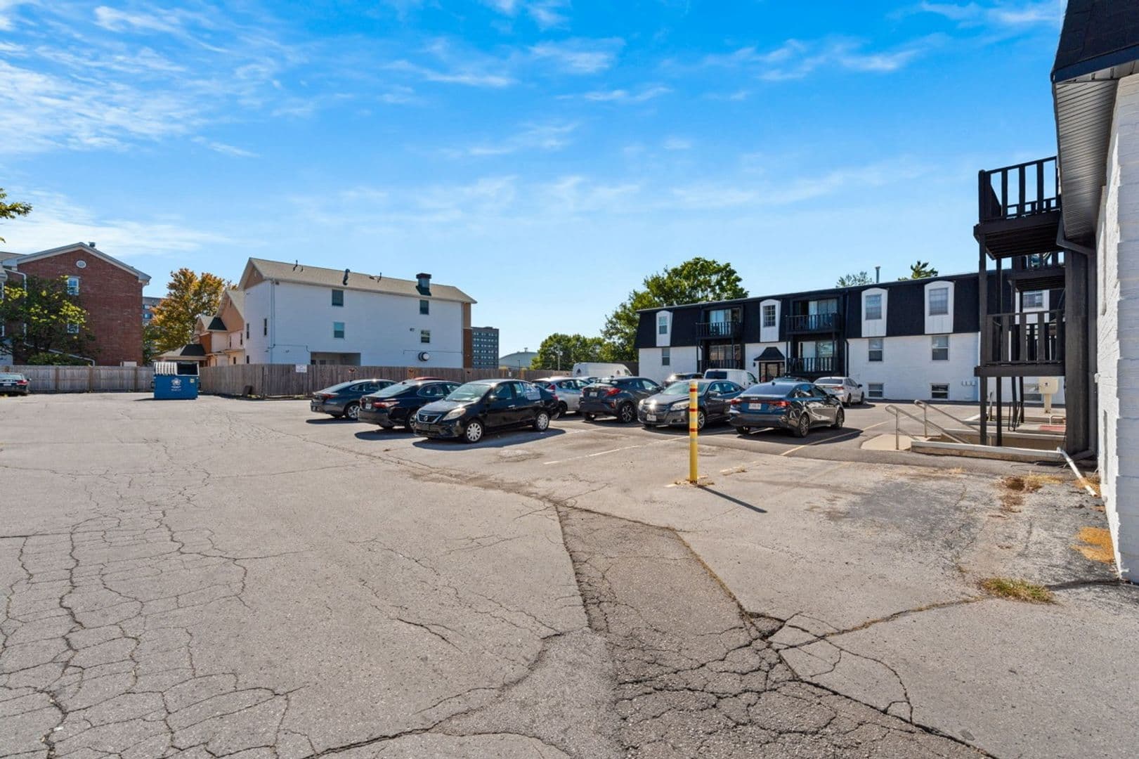 Springfield Apartment: 1010 E Elm St