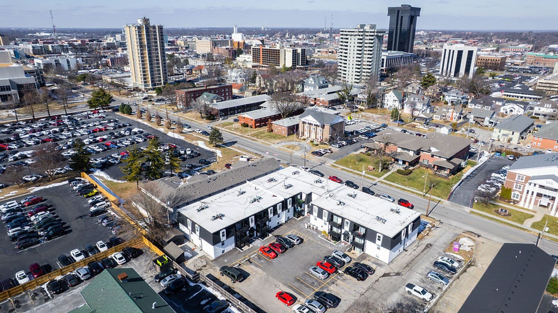 Springfield Apartment: 1010 E Elm St