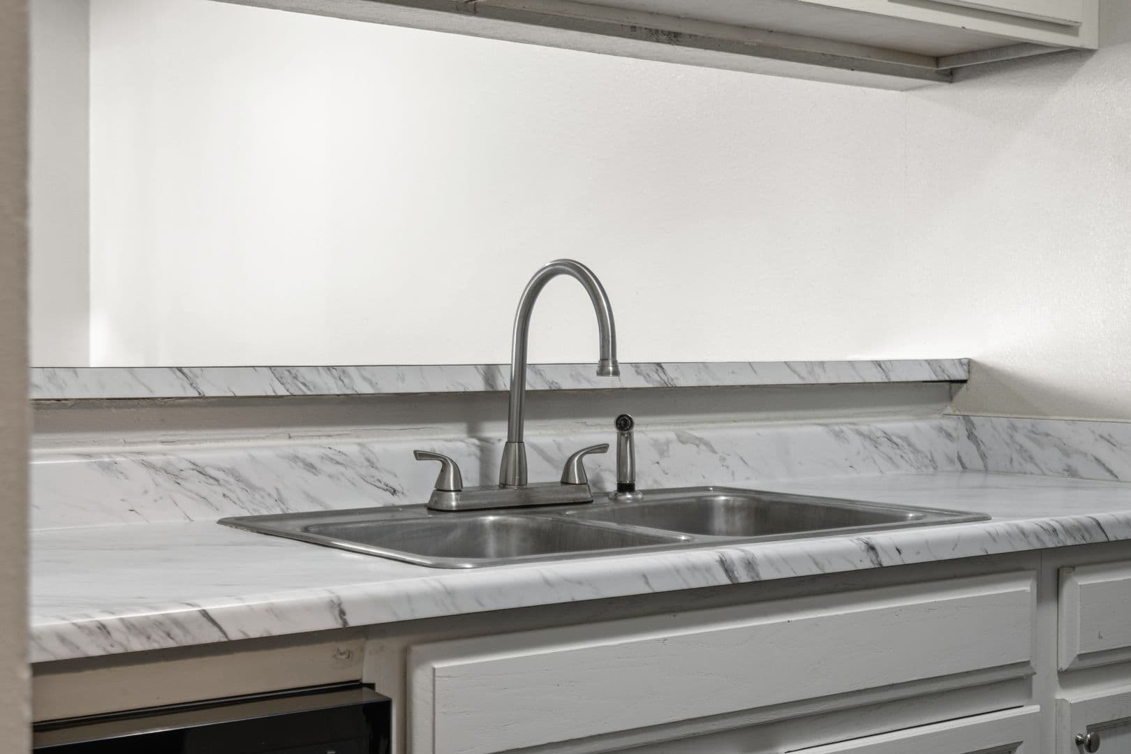 Springfield Apartment: 1010 E Elm St
