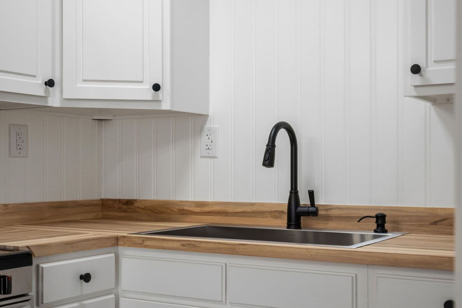 Springfield Apartment: 1015 E Walnut St