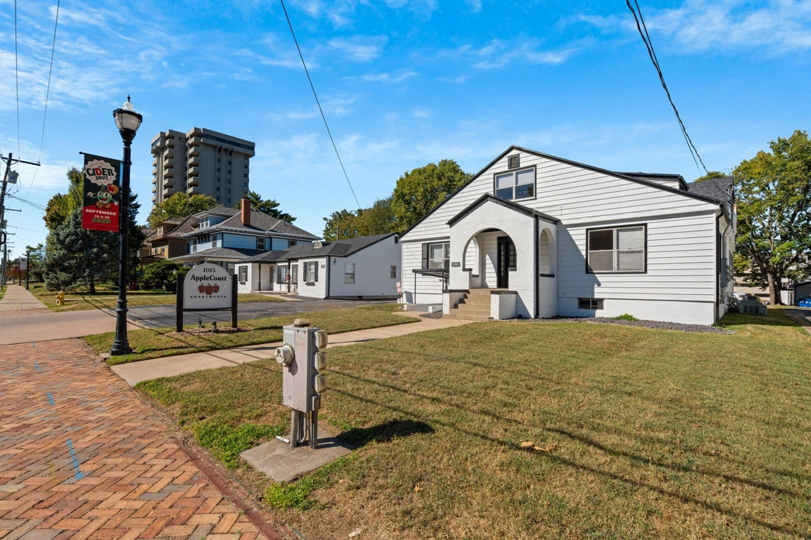 Springfield Apartment: 1015 E Walnut St