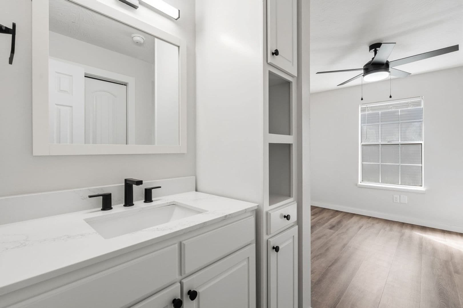 Springfield Apartment: 1015 E Walnut St