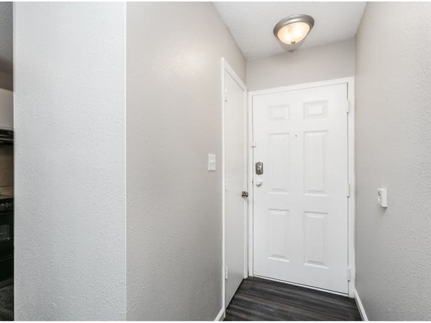 Springfield Apartment: 1015 E Walnut St
