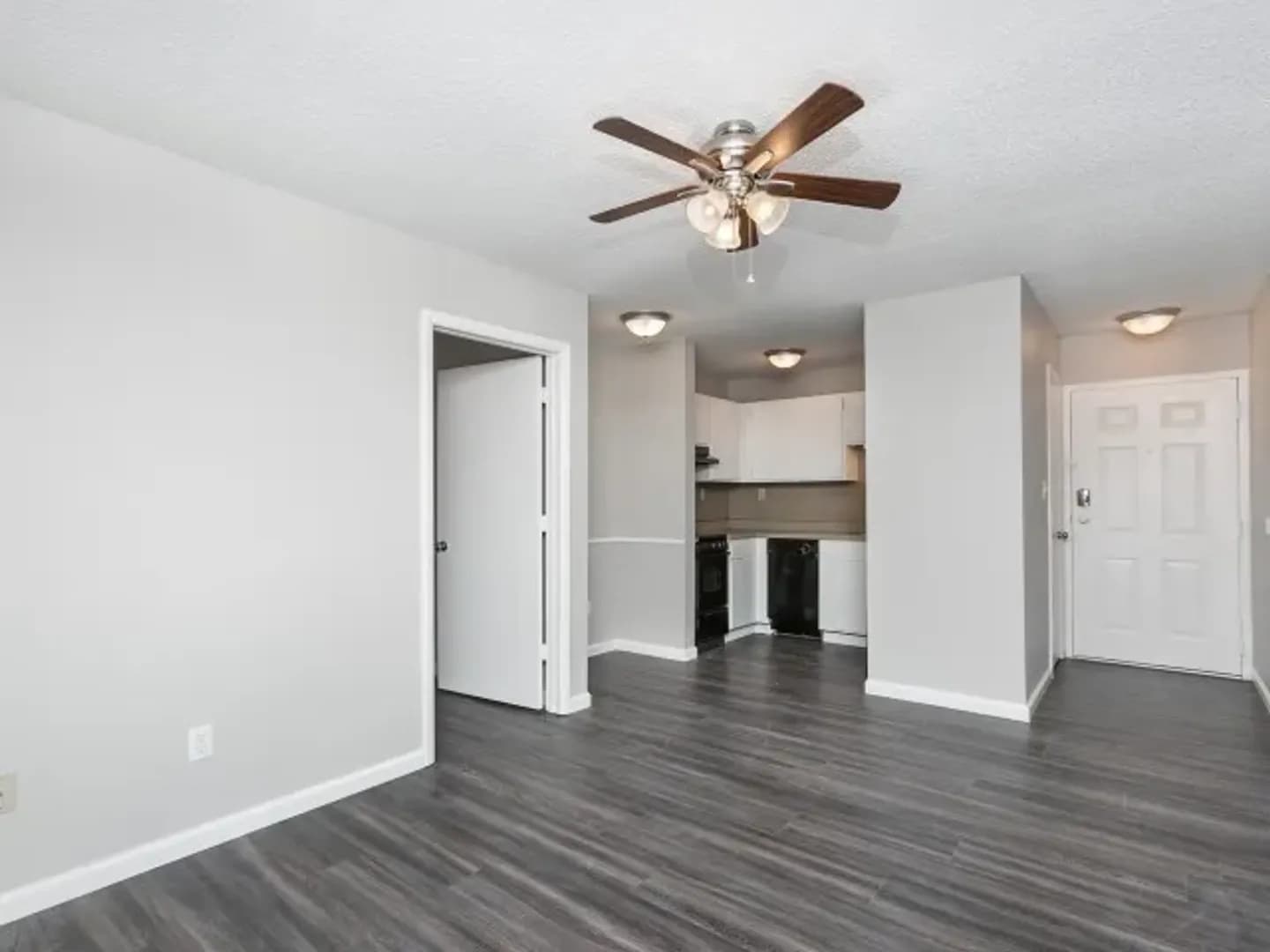 Springfield Apartment: 1015 E Walnut St