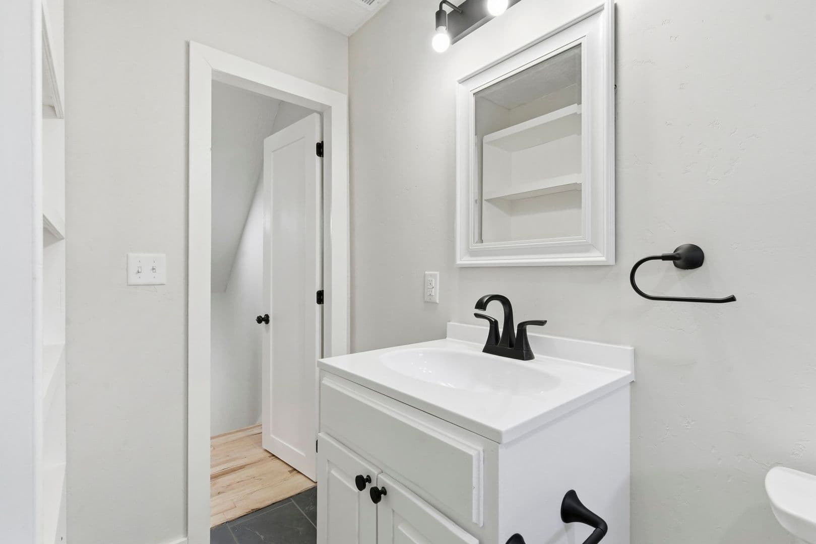 Springfield Apartment: 2831 E University