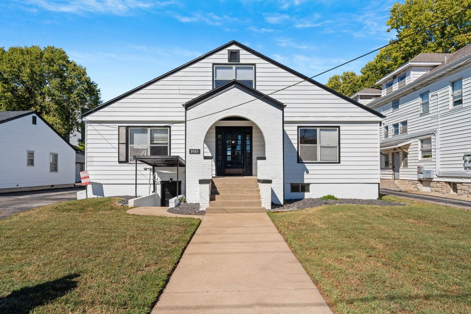 Springfield Apartment: 1015 E Walnut St